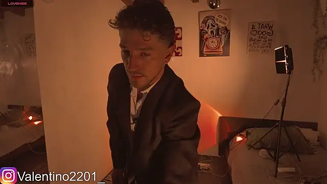 Snapshot of Valentino_Xander chatting on July 5, 2026, 12:39 am Valentino Xander online show from July 5, 2026, 12:39 am