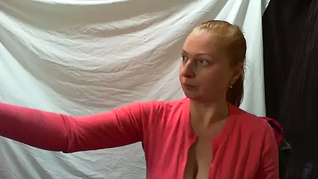 Snapshot of Redheadgreeneyed-maks chatting on October 16, 2025, 12:39 pm Redheadgreeneyed-maks online show from October 16, 2025, 12:39 pm