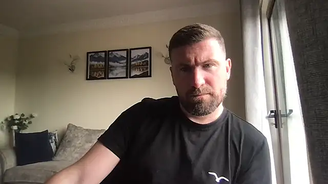 MarriedManBigCock online show from April 8, 2026, 1:00 pm