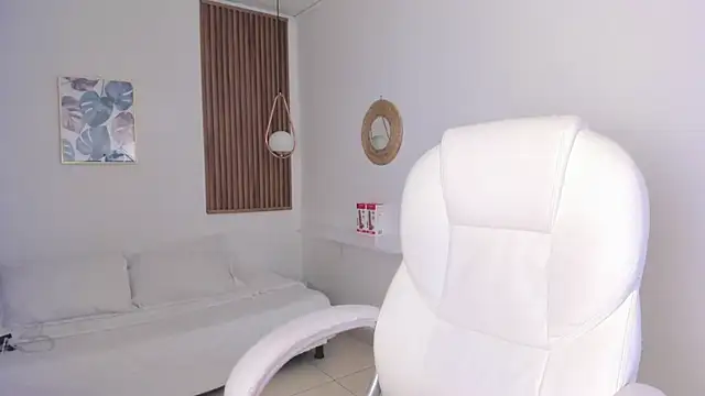 TiffanyWright online show from December 14, 2025, 2:00 pm