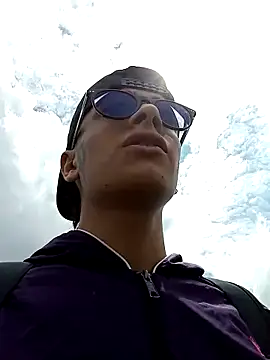 Snapshot of Cuervo_maniaco chatting on December 10, 2024, 5:00 pm Cuervo maniaco online show from December 10, 2024, 5:00 pm