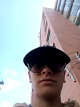 Snapshot of Cuervo_maniaco chatting on December 17, 2024, 3:28 pm Cuervo maniaco online show from December 17, 2024, 3:28 pm