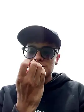 Snapshot of Cuervo_maniaco chatting on February 24, 2025, 5:53 pm Cuervo maniaco online show from February 24, 2025, 5:53 pm