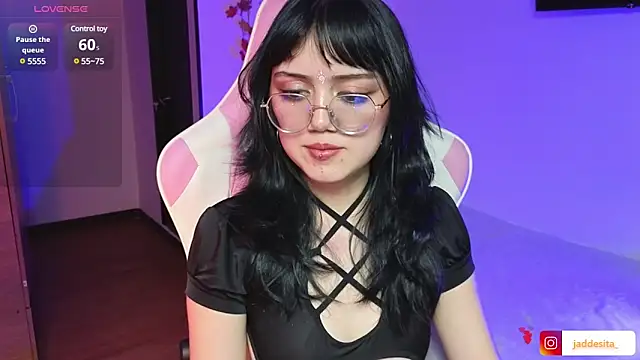 Snapshot of suzumi__ chatting on December 27, 2024, 10:16 pm suzumi   online show from December 27, 2024, 10:16 pm