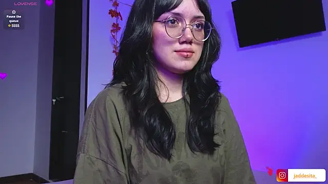 Snapshot of suzumi__ chatting on February 1, 2025, 9:43 am suzumi   online show from February 1, 2025, 9:43 am