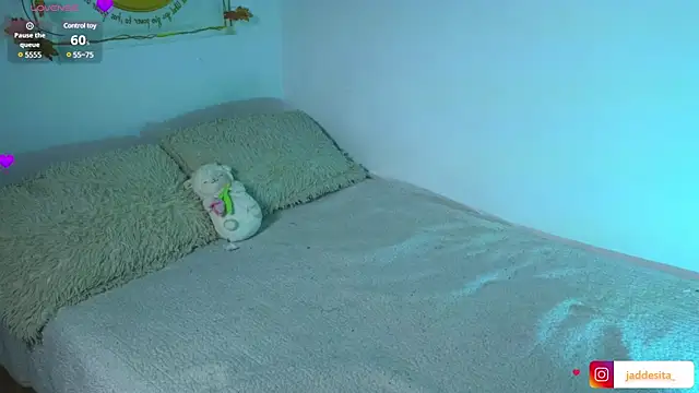 Snapshot of suzumi__ chatting on March 6, 2025, 6:41 am suzumi   online show from March 6, 2025, 6:41 am