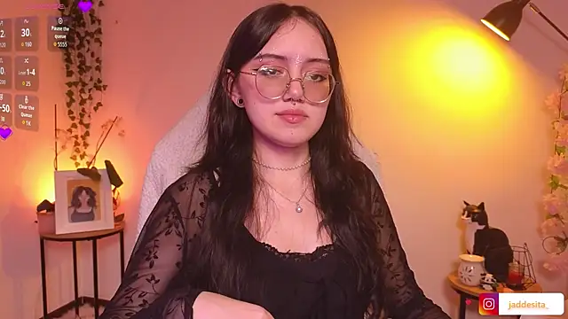 Snapshot of suzumi__ chatting on October 22, 2025, 5:08 am suzumi   online show from October 22, 2025, 5:08 am