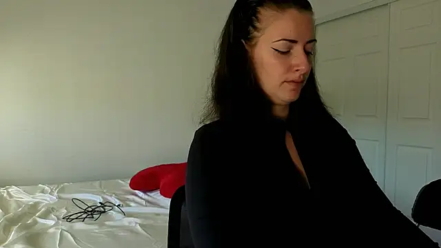 Sapphir3xoxo online show from November 19, 2025, 1:55 pm