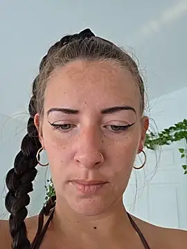 Sapphir3xoxo online show from June 18, 2026, 12:53 pm