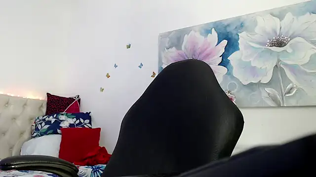 victoria jones online show from April 14, 2026, 1:39 pm