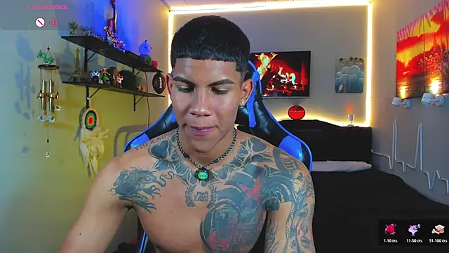 Snapshot of Damian_latinxxx chatting on June 22, 2026, 3:25 am Damian latinxxx online show from June 22, 2026, 3:25 am