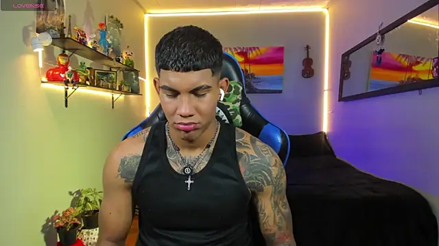 Snapshot of Damian_latinxxx chatting on July 9, 2026, 8:51 am Damian latinxxx online show from July 9, 2026, 8:51 am