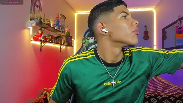 Snapshot of Damian_latinxxx chatting on July 10, 2026, 9:01 am Damian latinxxx online show from July 10, 2026, 9:01 am