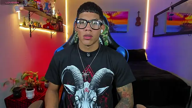 Snapshot of Damian_latinxxx chatting on July 17, 2026, 9:05 am Damian latinxxx online show from July 17, 2026, 9:05 am