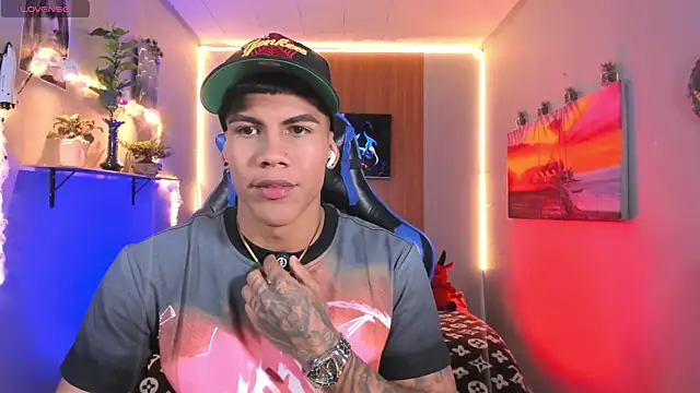 Snapshot of Damian_latinxxx chatting on August 2, 2026, 8:57 am Damian latinxxx online show from August 2, 2026, 8:57 am
