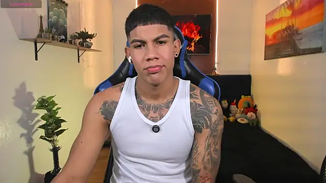 Snapshot of Damian_latinxxx chatting on August 7, 2026, 9:11 am Damian latinxxx online show from August 7, 2026, 9:11 am