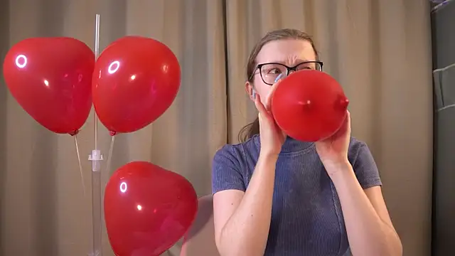 brendacom online show from February 14, 2025, 2:18 am