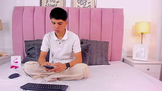 Santy carrington online show from March 4, 2026, 7:53 pm