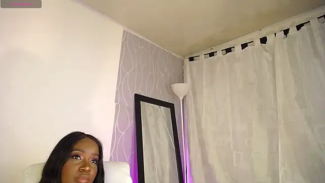 Snapshot of Britanymooree chatting on December 13, 2024, 10:02 pm Britanymooree online show from December 13, 2024, 10:02 pm