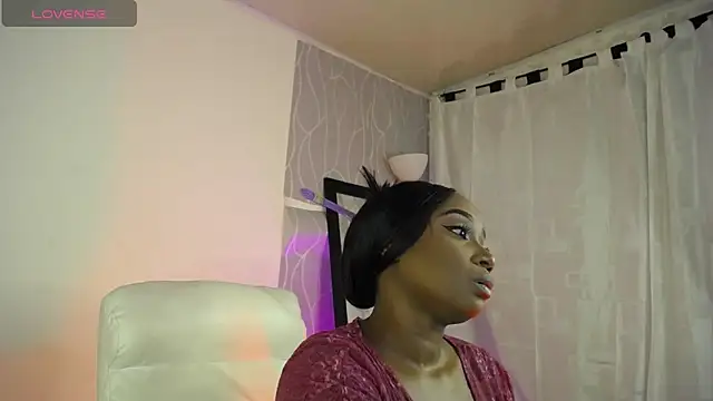 Snapshot of Britanymooree chatting on March 11, 2025, 8:42 pm Britanymooree online show from March 11, 2025, 8:42 pm