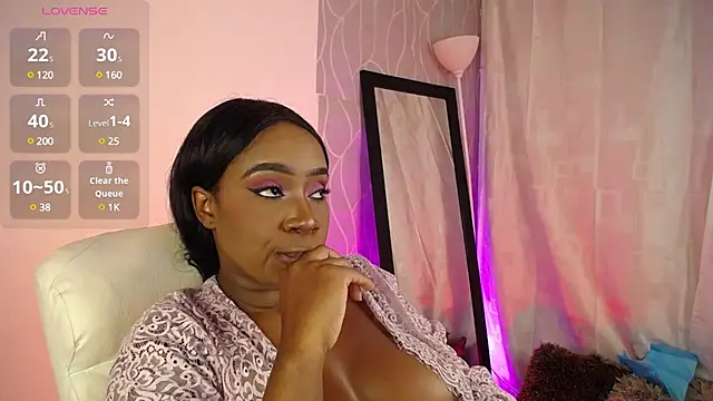 Snapshot of Britanymooree chatting on March 17, 2025, 9:02 pm Britanymooree online show from March 17, 2025, 9:02 pm