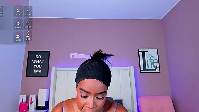 Snapshot of Britanymooree chatting on September 11, 2025, 7:47 pm Britanymooree online show from September 11, 2025, 7:47 pm