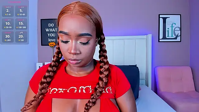 Snapshot of Britanymooree chatting on September 24, 2025, 7:39 pm Britanymooree online show from September 24, 2025, 7:39 pm