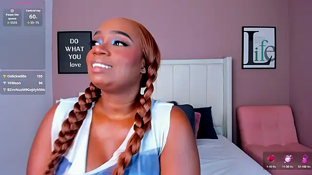 Snapshot of Britanymooree chatting on September 26, 2025, 7:51 pm Britanymooree online show from September 26, 2025, 7:51 pm