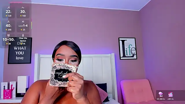 Snapshot of Britanymooree chatting on October 18, 2025, 7:58 pm Britanymooree online show from October 18, 2025, 7:58 pm