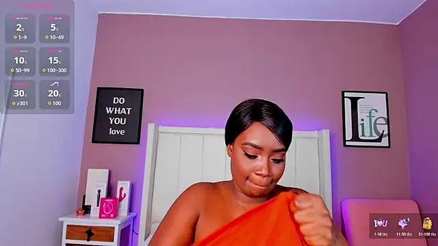 Snapshot of Britanymooree chatting on October 30, 2025, 7:36 pm Britanymooree online show from October 30, 2025, 7:36 pm