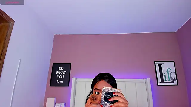 Snapshot of Britanymooree chatting on November 5, 2025, 7:25 pm Britanymooree online show from November 5, 2025, 7:25 pm