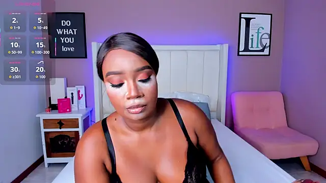 Snapshot of Britanymooree chatting on November 10, 2025, 7:46 pm Britanymooree online show from November 10, 2025, 7:46 pm