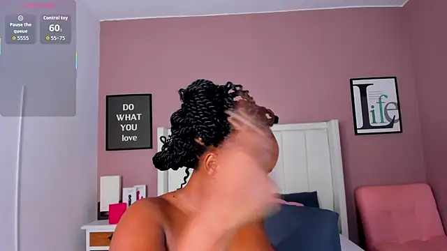 Snapshot of Britanymooree chatting on November 25, 2025, 7:47 pm Britanymooree online show from November 25, 2025, 7:47 pm