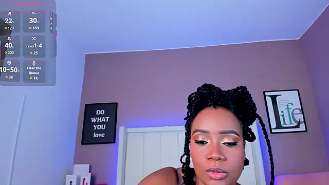 Snapshot of Britanymooree chatting on December 1, 2025, 7:52 pm Britanymooree online show from December 1, 2025, 7:52 pm