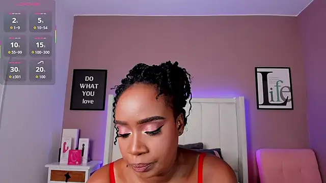 Snapshot of Britanymooree chatting on December 17, 2025, 8:04 pm Britanymooree online show from December 17, 2025, 8:04 pm