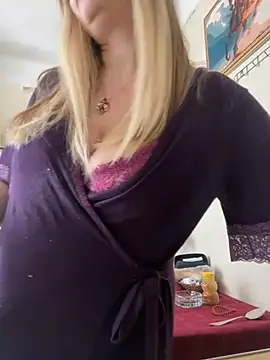 Snapshot of OlgaBuzzz chatting on February 10, 2025, 6:42 am OlgaBuzzz online show from February 10, 2025, 6:42 am