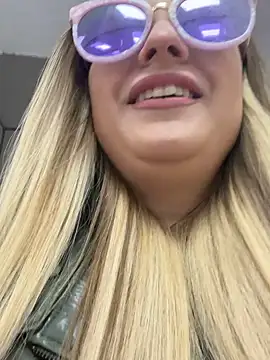 Snapshot of OlgaBuzzz chatting on March 5, 2025, 8:54 am OlgaBuzzz online show from March 5, 2025, 8:54 am