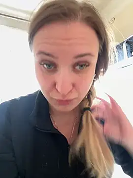 Snapshot of OlgaBuzzz chatting on March 17, 2025, 10:06 am OlgaBuzzz online show from March 17, 2025, 10:06 am