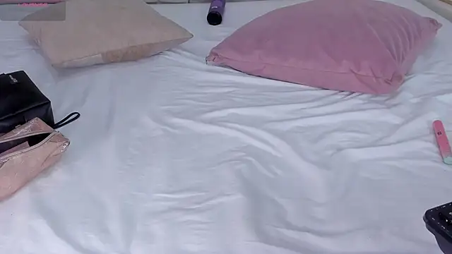 Littleolivia  online show from March 20, 2025, 1:15 pm