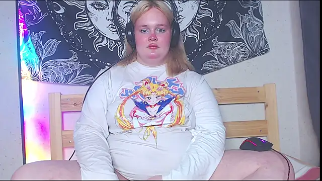 rozzhaos8 online show from September 13, 2025, 3:23 pm