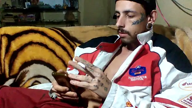 Snapshot of sellvageria chatting on October 12, 2025, 10:20 pm sellvageria online show from October 12, 2025, 10:20 pm