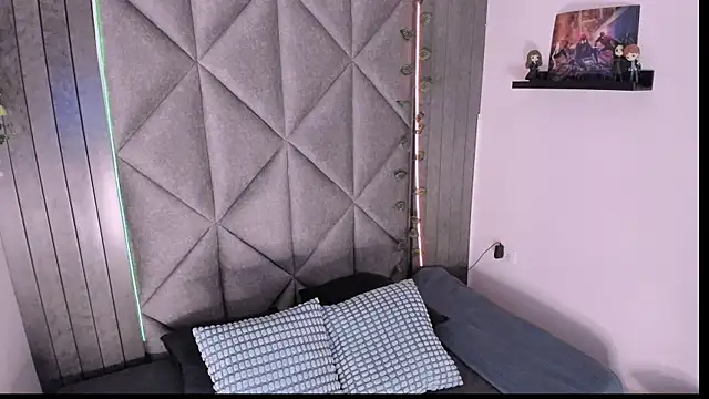 AbbyWathson online show from October 7, 2025, 7:33 pm