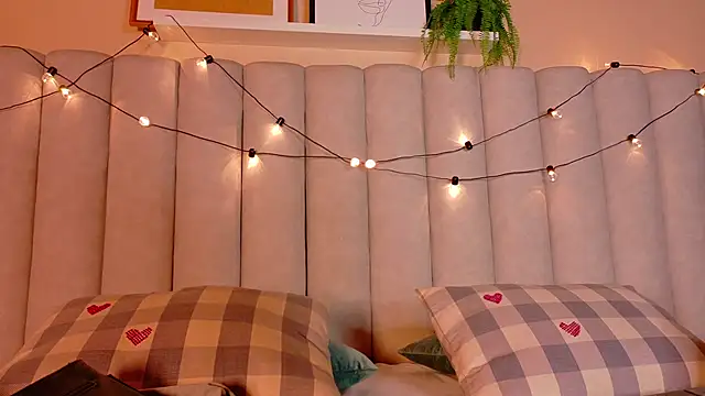 AbbyWathson online show from November 13, 2025, 7:57 pm