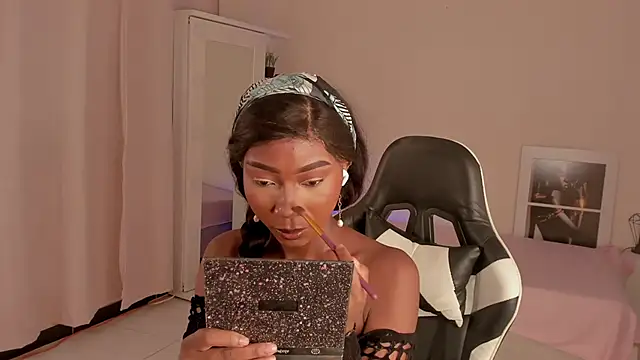 Snapshot of SavannahWildee chatting on December 10, 2024, 7:43 pm SavannahWildee online show from December 10, 2024, 7:43 pm