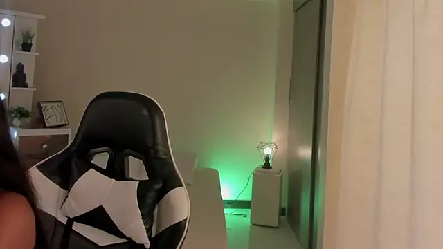 Snapshot of SavannahWildee chatting on March 2, 2025, 2:32 pm SavannahWildee online show from March 2, 2025, 2:32 pm