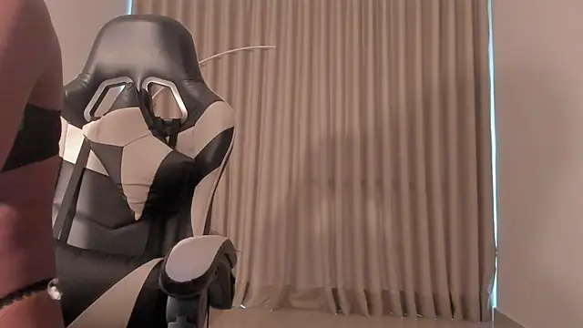 Snapshot of SavannahWildee chatting on October 4, 2025, 11:19 am SavannahWildee online show from October 4, 2025, 11:19 am