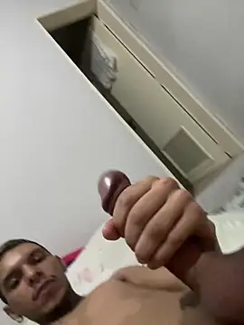 Snapshot of Brito06 chatting on December 9, 2024, 10:41 pm Brito06 online show from December 9, 2024, 10:41 pm