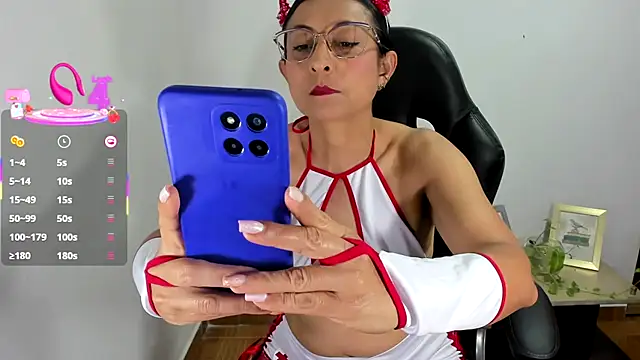 Snapshot of donna_cherry chatting on March 18, 2025, 10:48 pm donna cherry online show from March 18, 2025, 10:48 pm