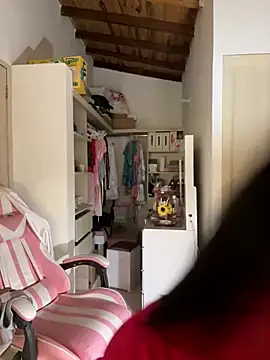 Snapshot of _MadiLee_ chatting on January 4, 2025, 11:59 pm MadiLee online show from January 4, 2025, 11:59 pm