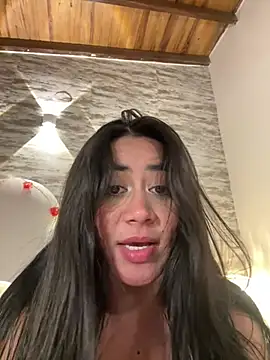 Snapshot of _MadiLee_ chatting on February 3, 2025, 4:04 am MadiLee online show from February 3, 2025, 4:04 am